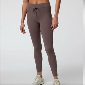 Vuori Daily Legging - Chocolate Brown Long XL
Women's BreatheInterlock™ Leggings